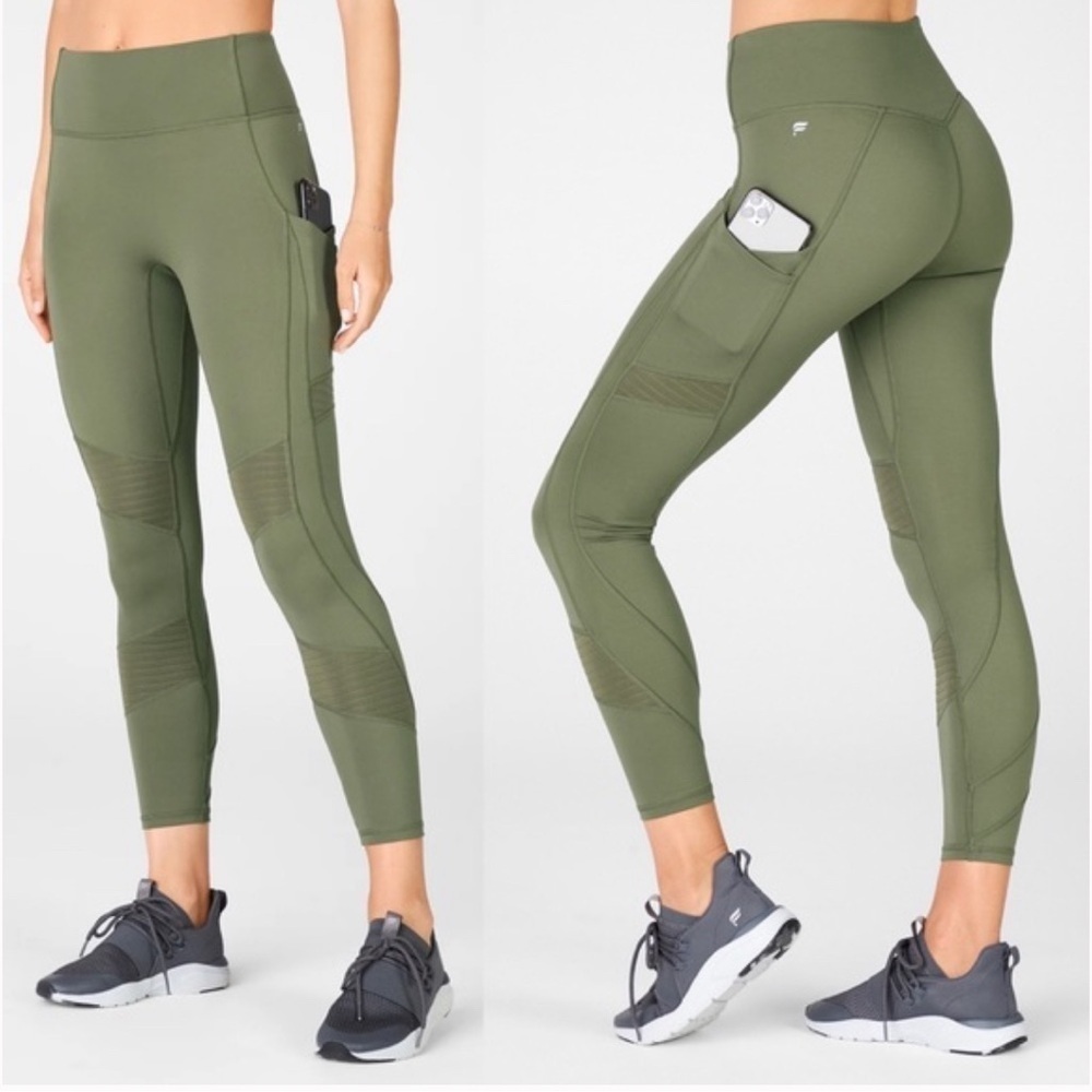 Fabletics Women’s 7/8 Leggings Medium Green Stretch Spandex Workout Athleisure